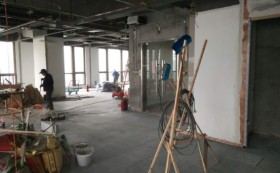 深圳裝修公司-康藍建設(shè)案例,走進建活貿(mào)易裝修現(xiàn)場